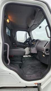 2019 Freightliner M2 image 14