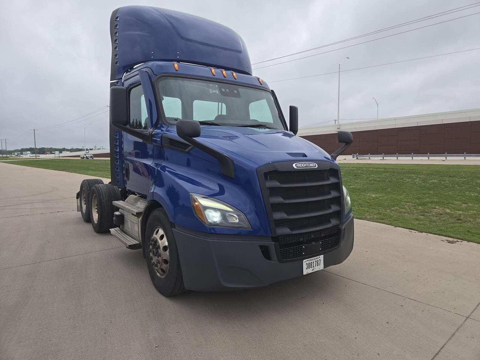 2022 Freightliner Cascadia 116 Day Cab Truck - Detroit 450HP, 12 Speed Dt12 Amt image 2