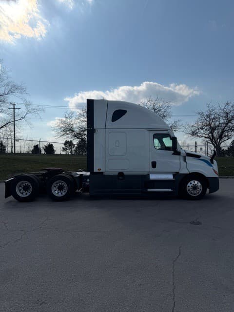 2022 Freightliner Cascadia 126 image 13