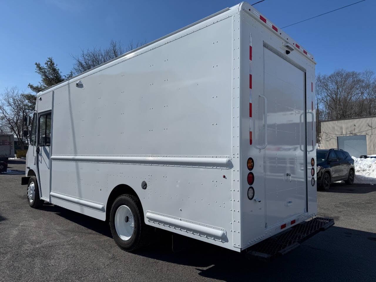 2020 Freightliner MT45 image 12