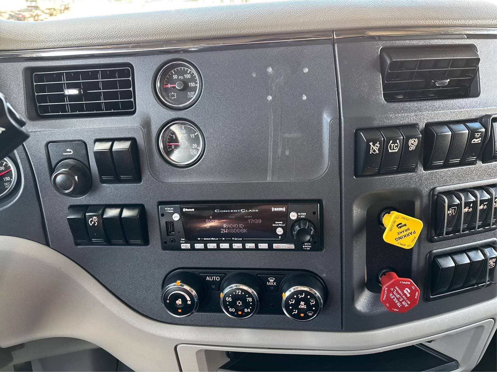 2021 Peterbilt 579 image 11
