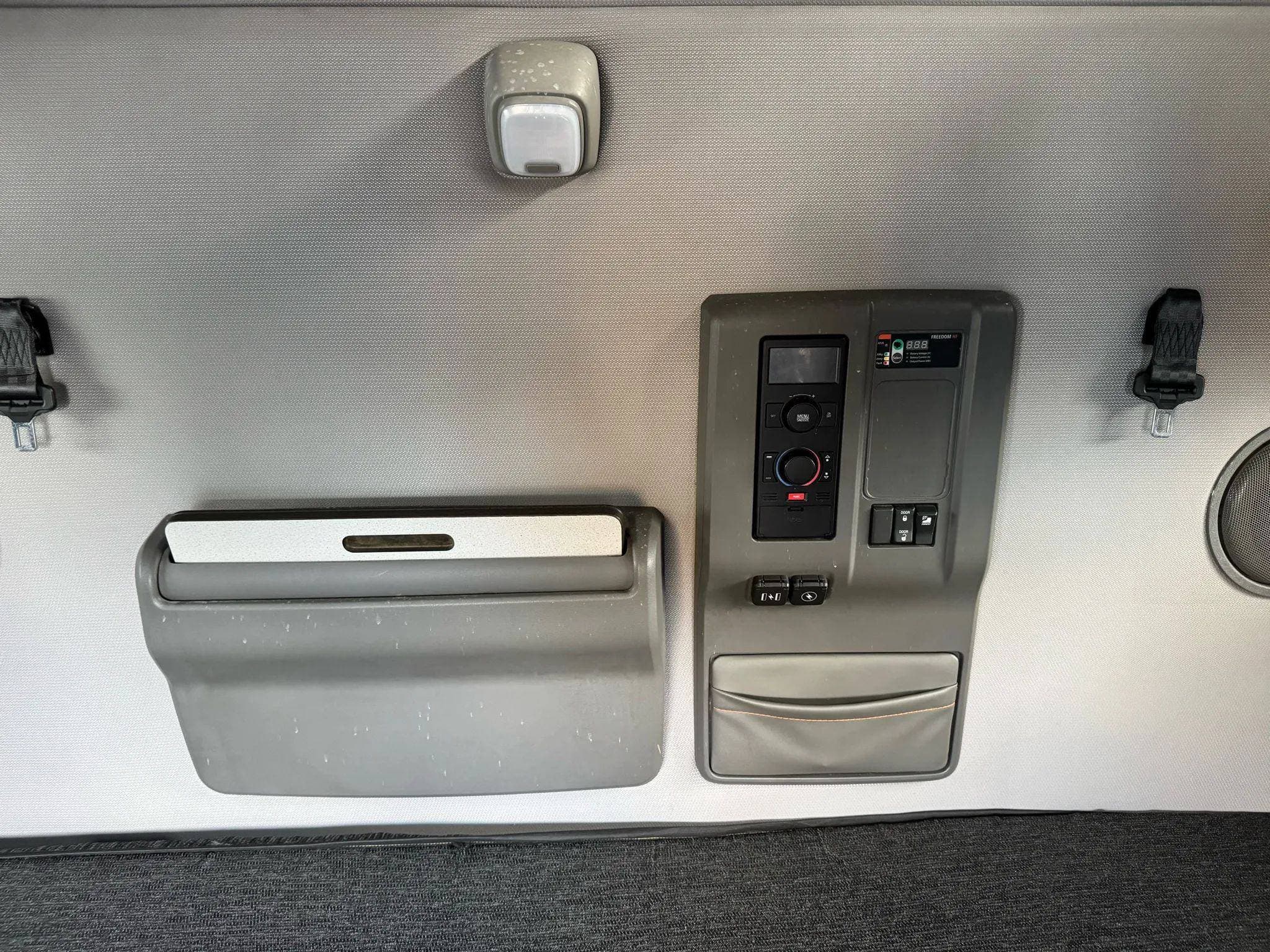 2021 Volvo VNL image 46