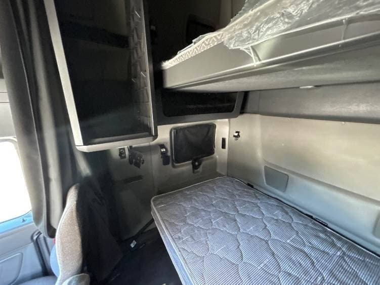 2023 International LT62F image 11