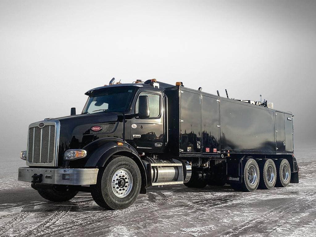 2024 Peterbilt 567 image 1