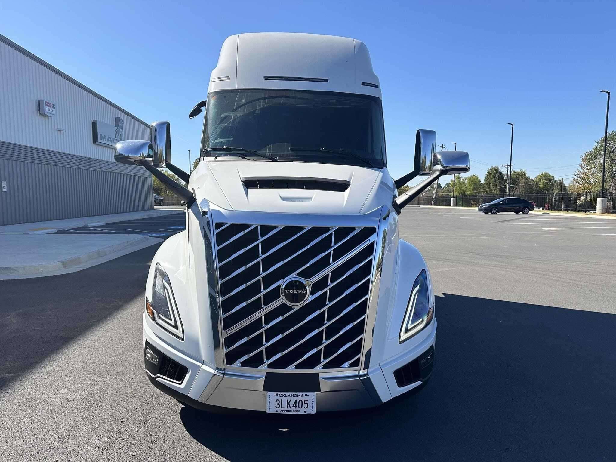 2025 Volvo NEW VNL image 1