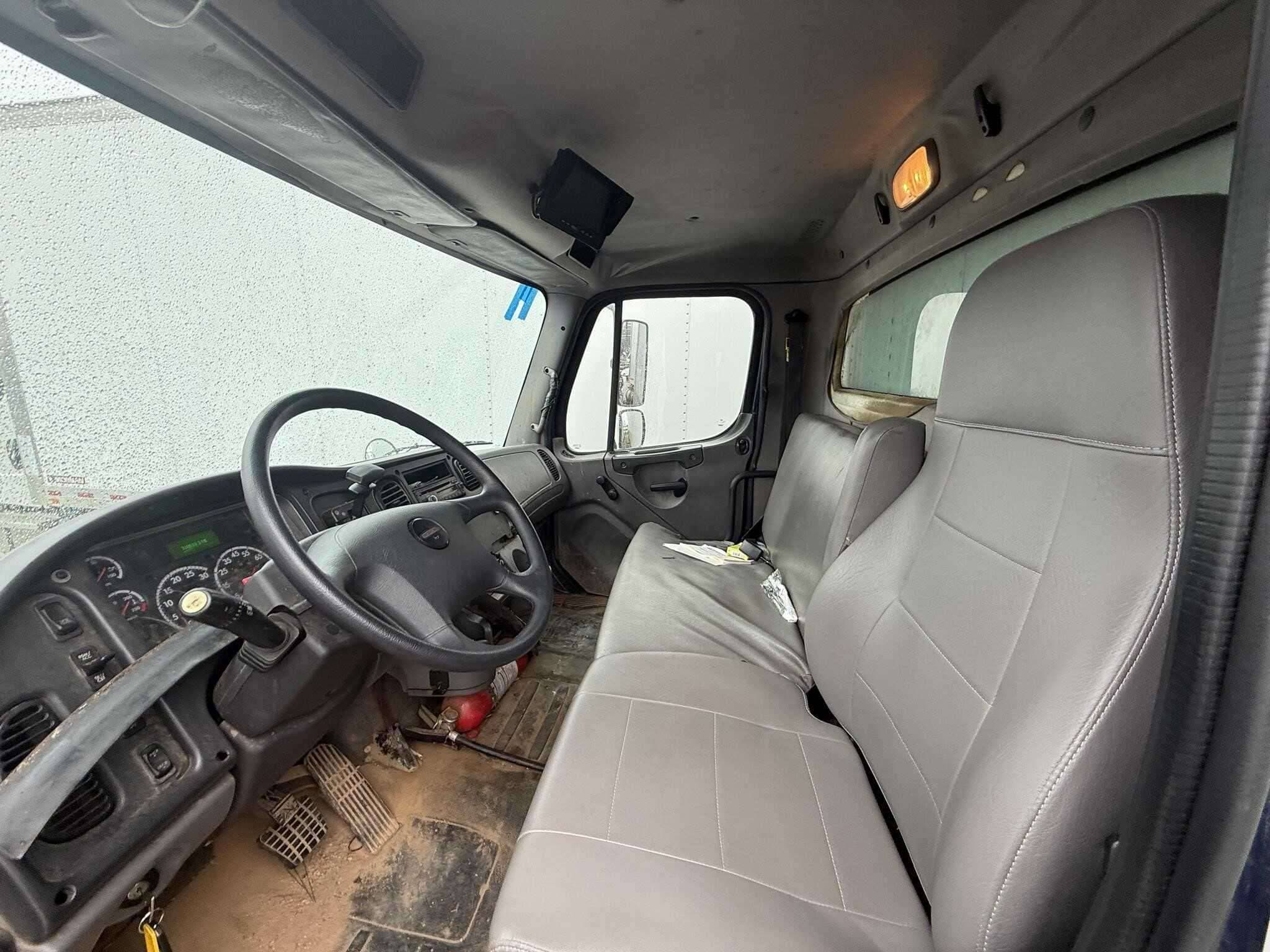 2017 Freightliner M2 image 5