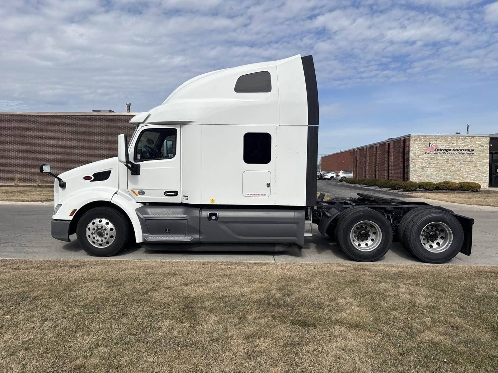 2021 Peterbilt 579 image 2