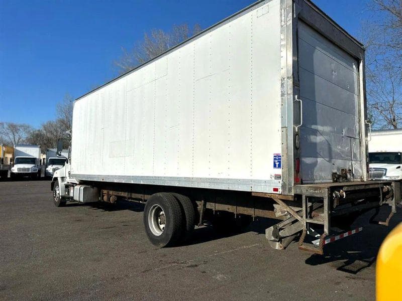 2018 Hino 268 image 7