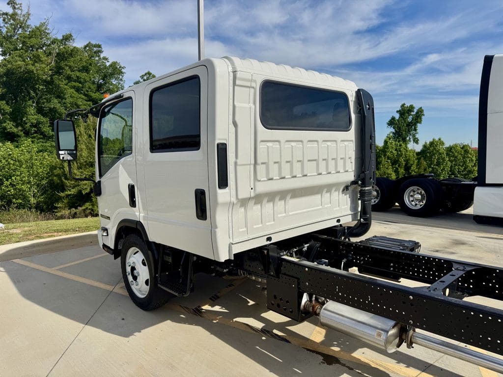 New 2027 ISUZU NPR-HD image 9