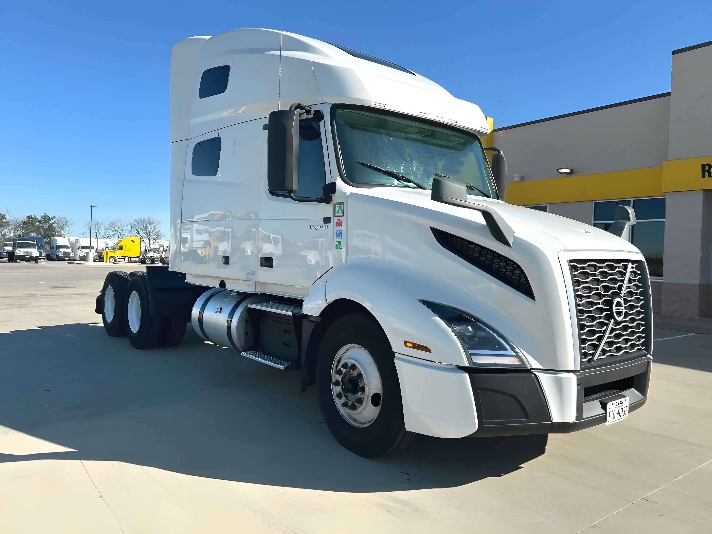 2023 Volvo VNL64760 image 1