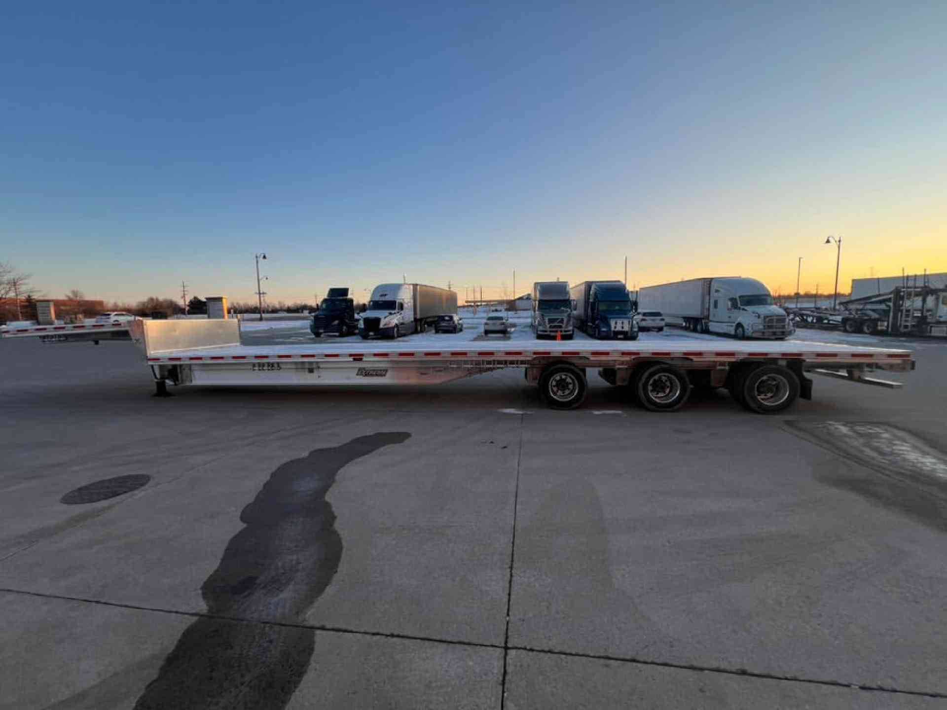 2027 Extreme XS70 Step Deck Tri Axle Low Pro R17.5 image 7
