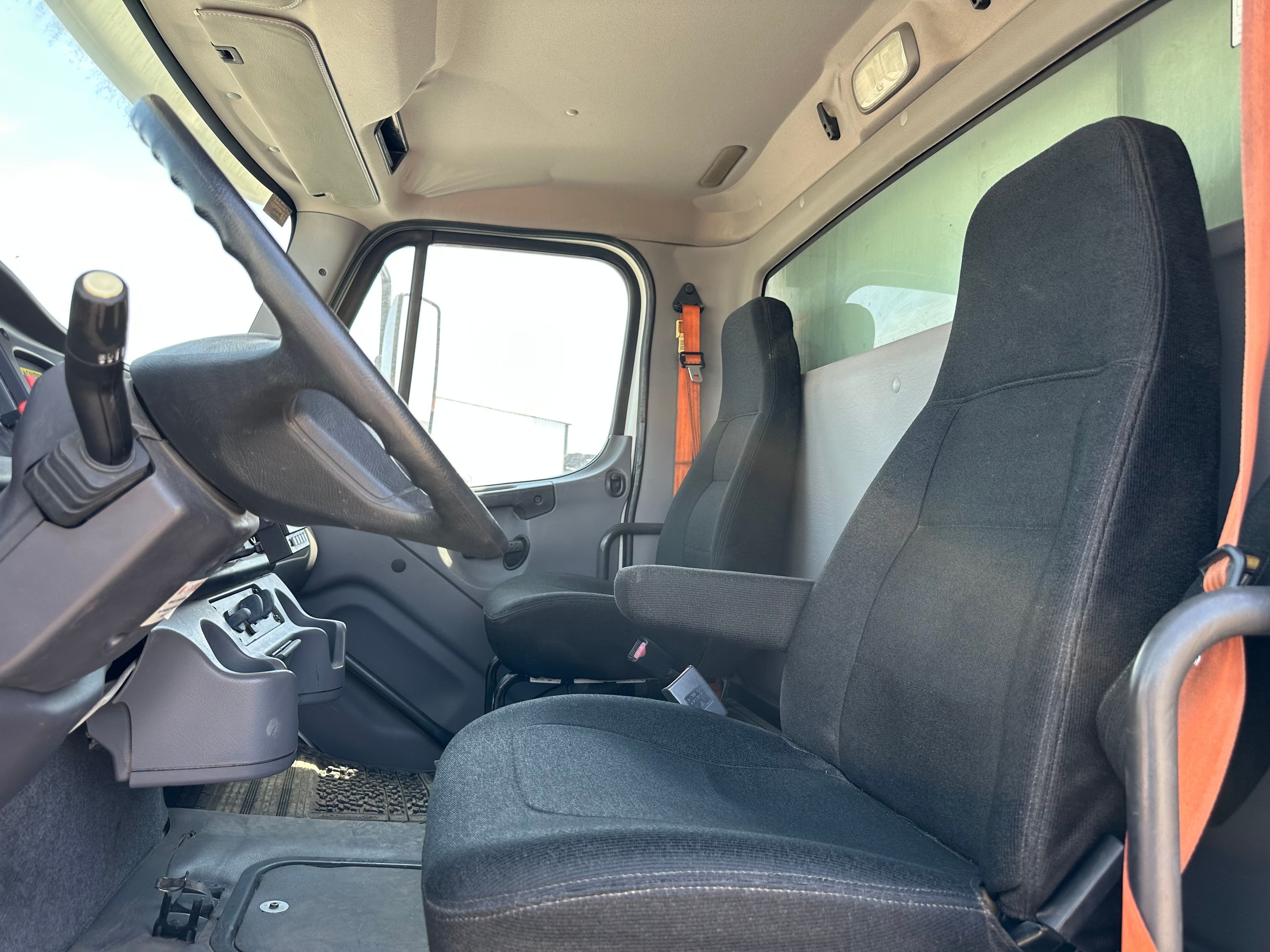 2010 Freightliner M2 image 7