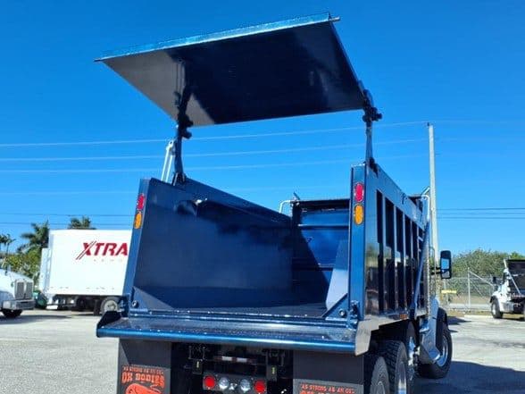 2025 Kenworth T880 image 18