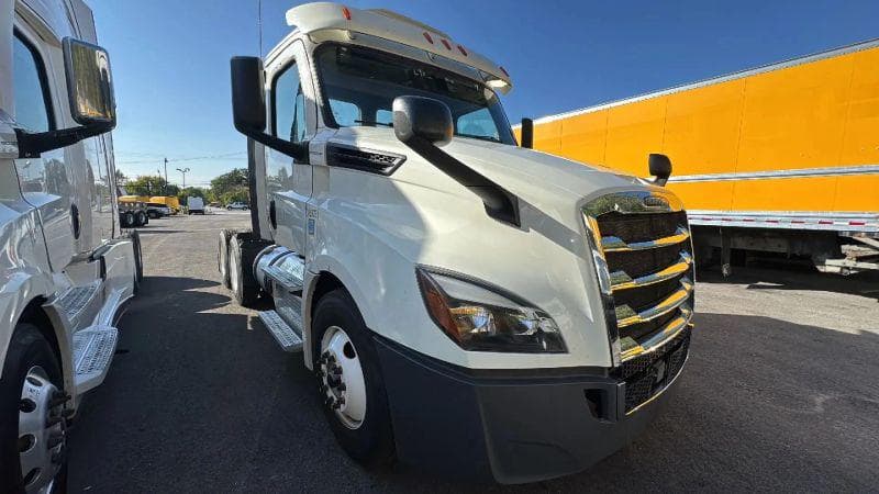 2018 Freightliner Cascadia image 3