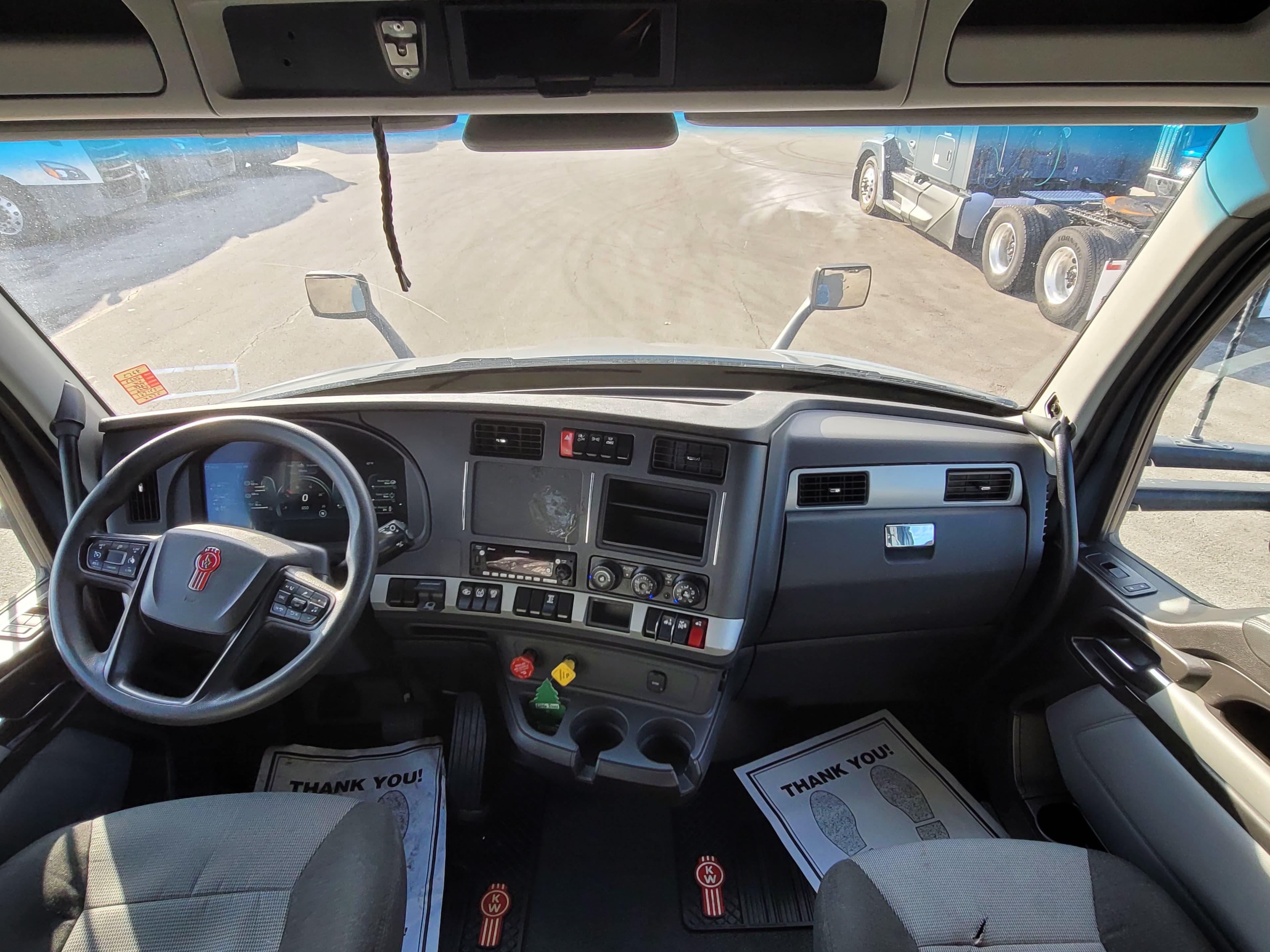 2023 Kenworth T680 image 10