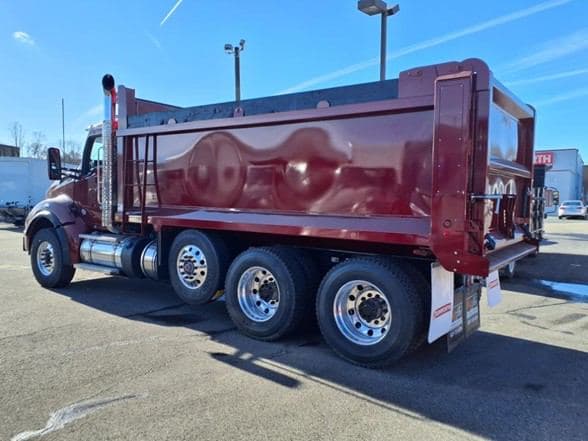 2025 Kenworth T880 image 27