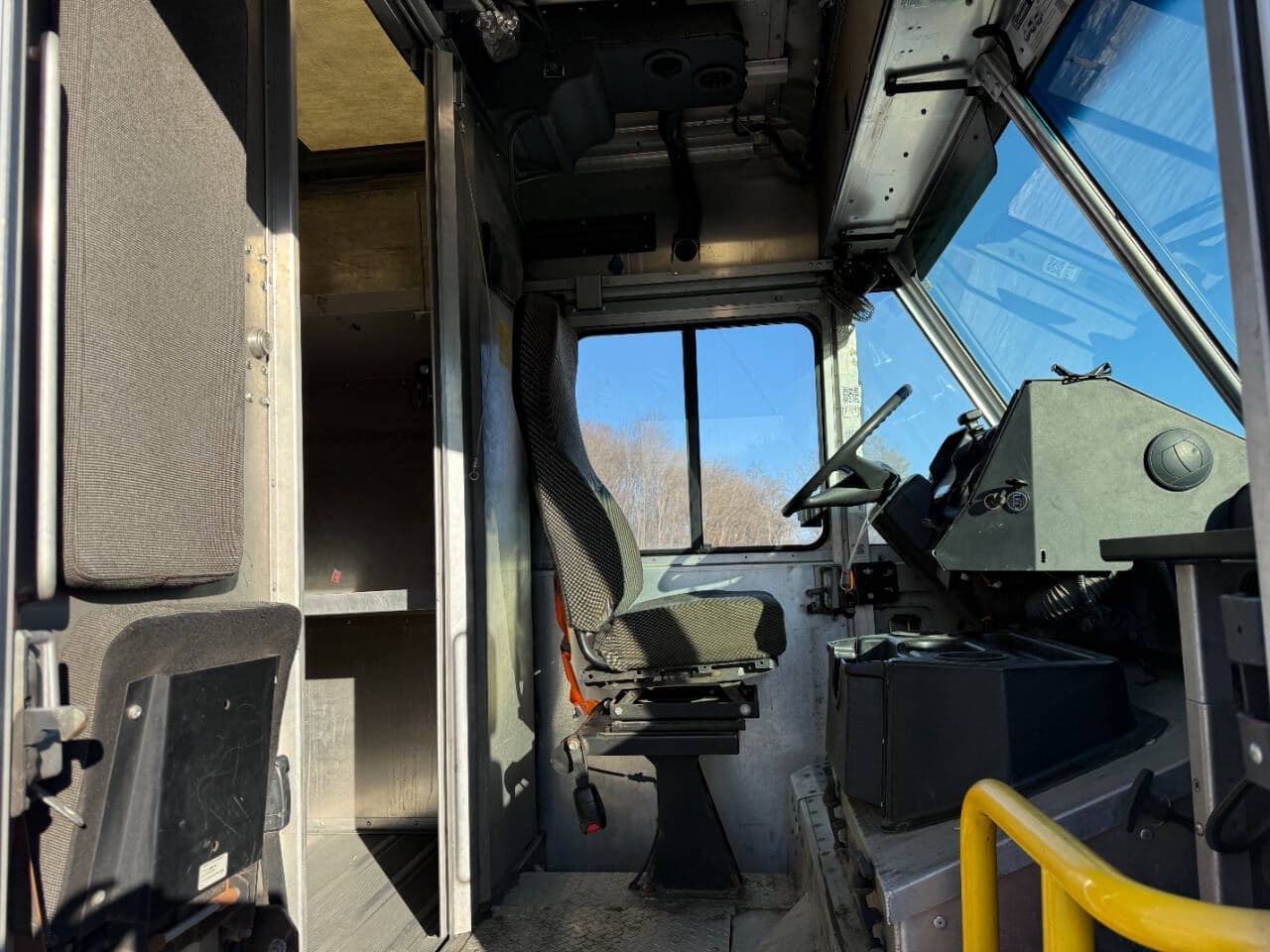 2021 Freightliner MT45 image 14