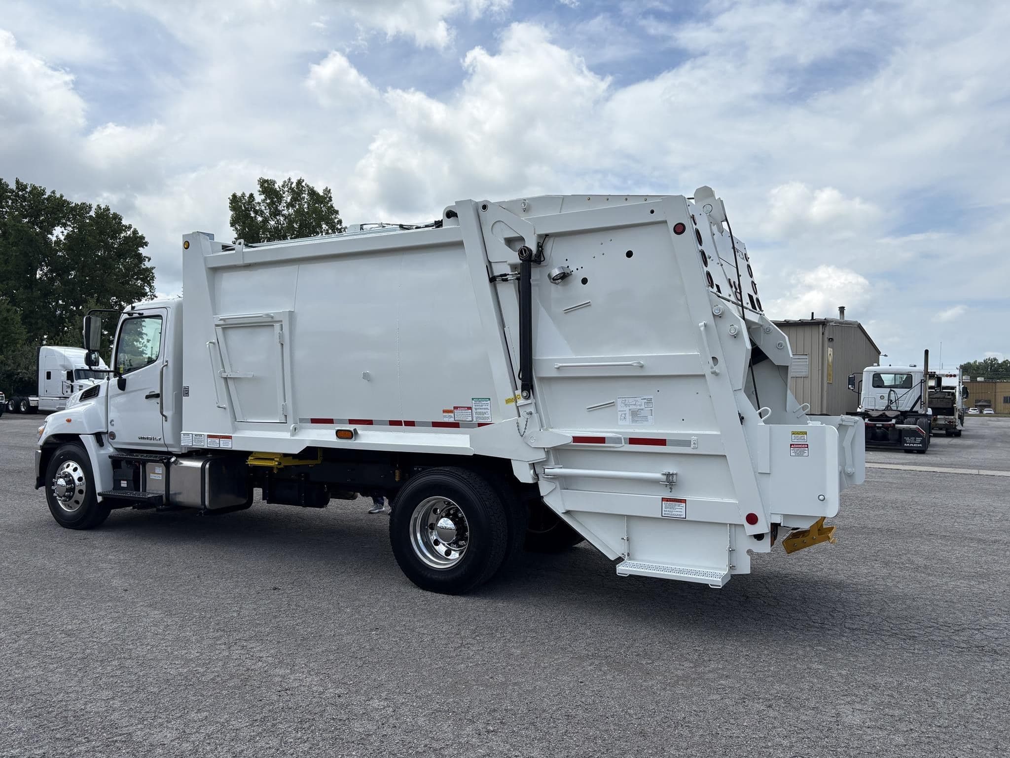 2025 HINO L7 119803 image 8