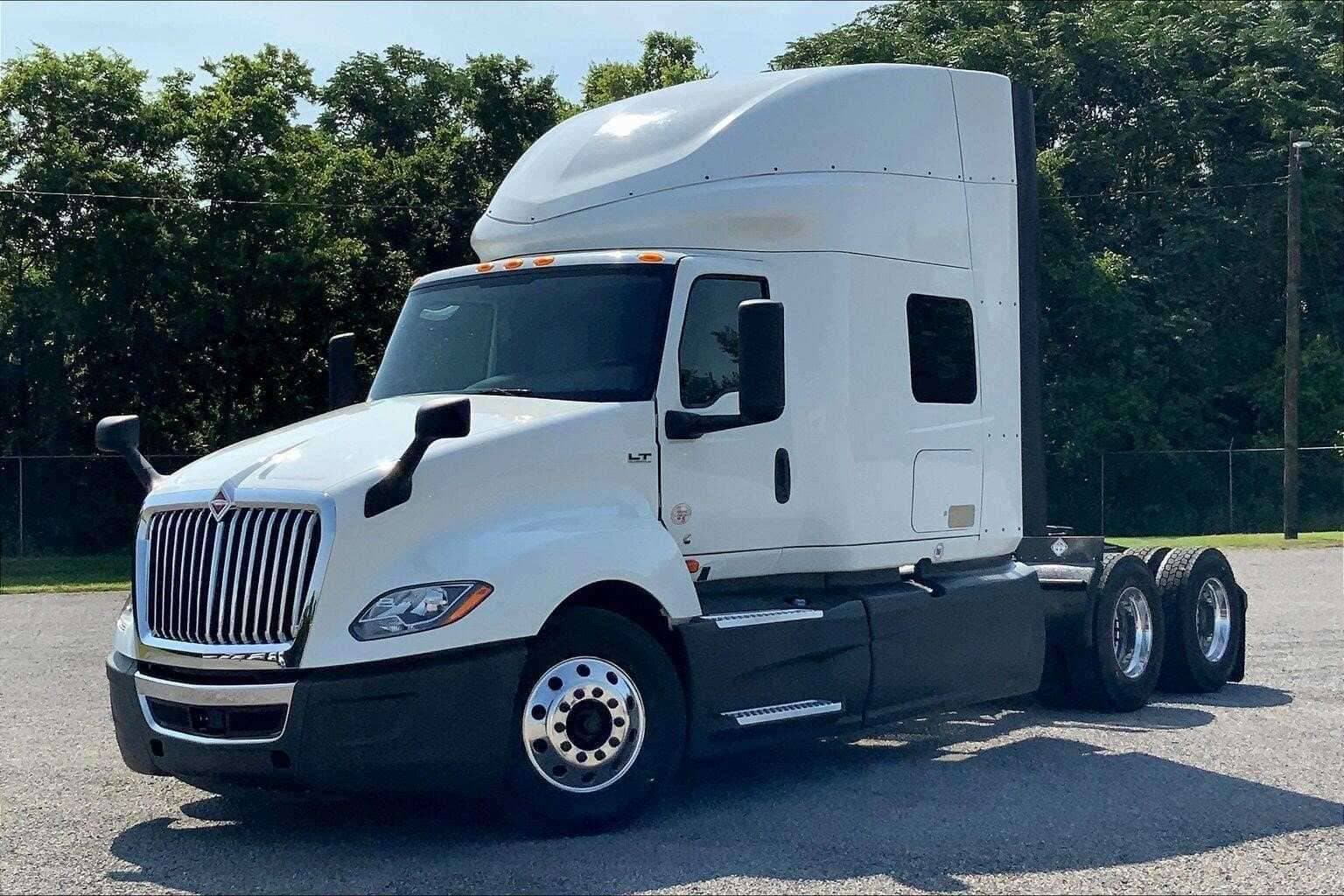 2023 International LT62F image 6