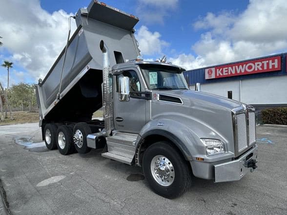 2026 Kenworth T880 image 2