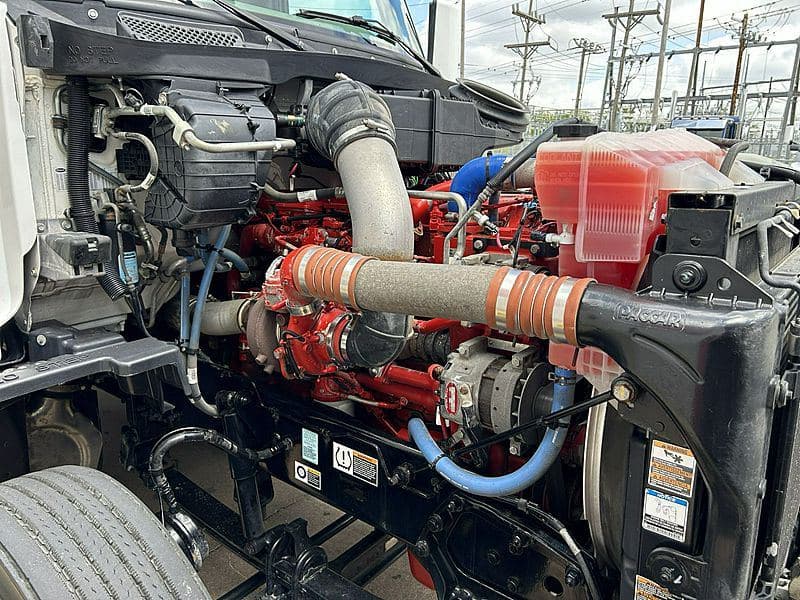 2021 Peterbilt 579 image 12
