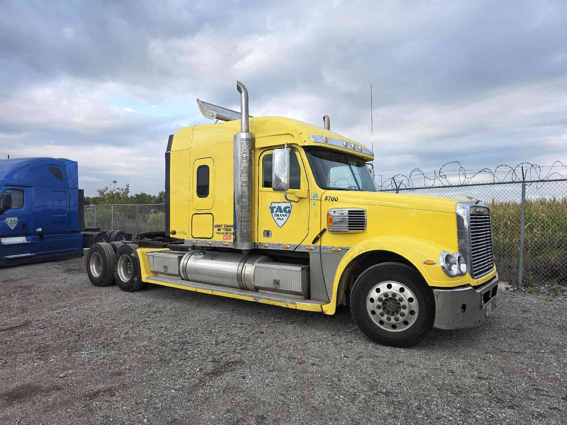 2018 Freightliner Coronado SD122 image 8