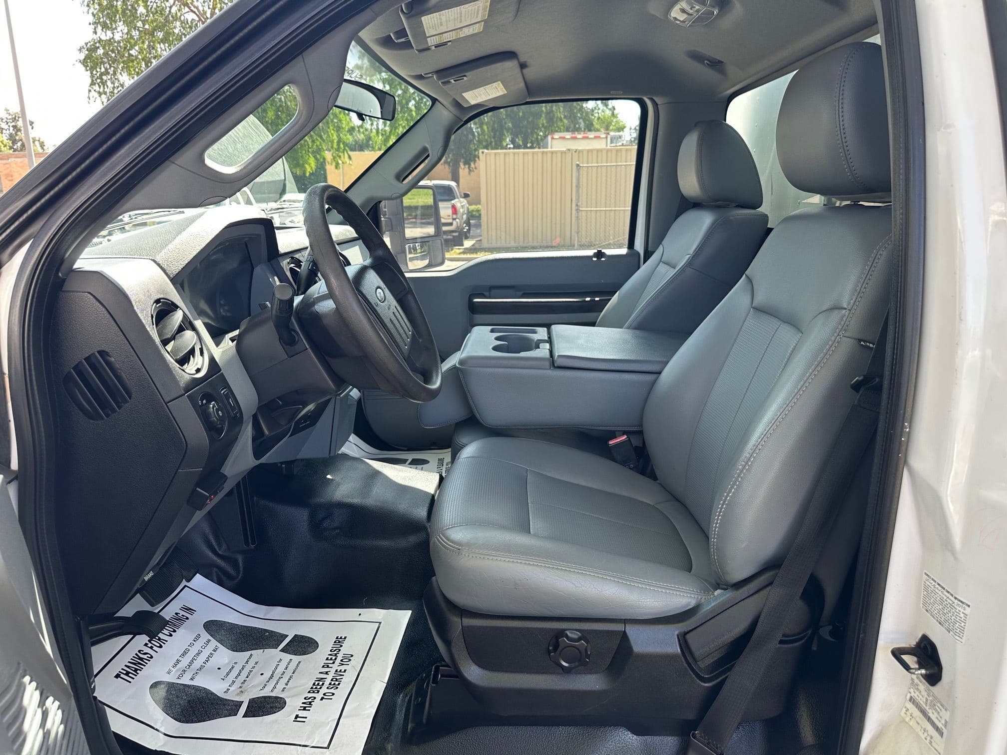 2016 Ford F-350 Reefer Box Truck with Liftgate image 30