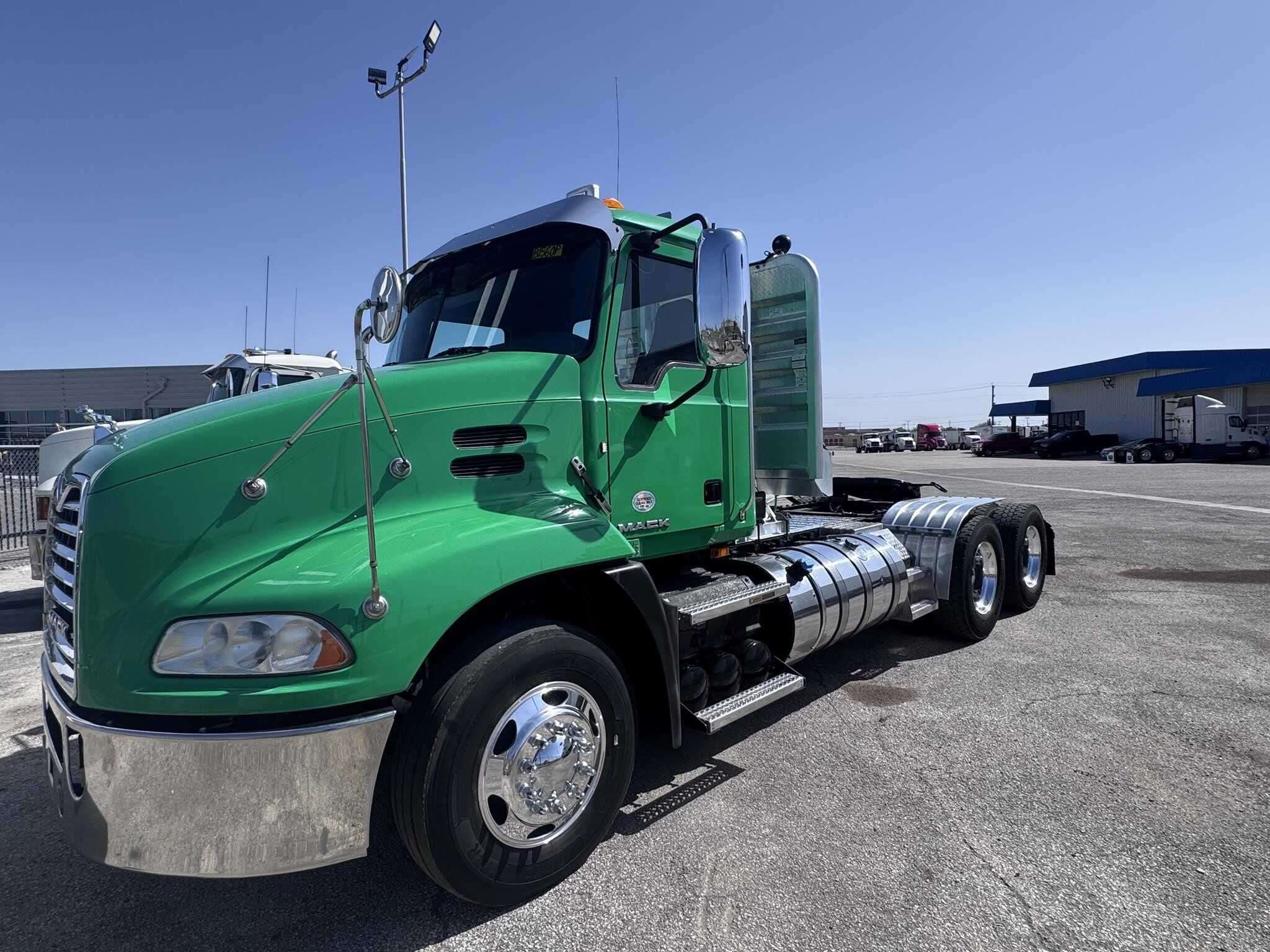 2018 Mack CXU613 Pinnacle image 1