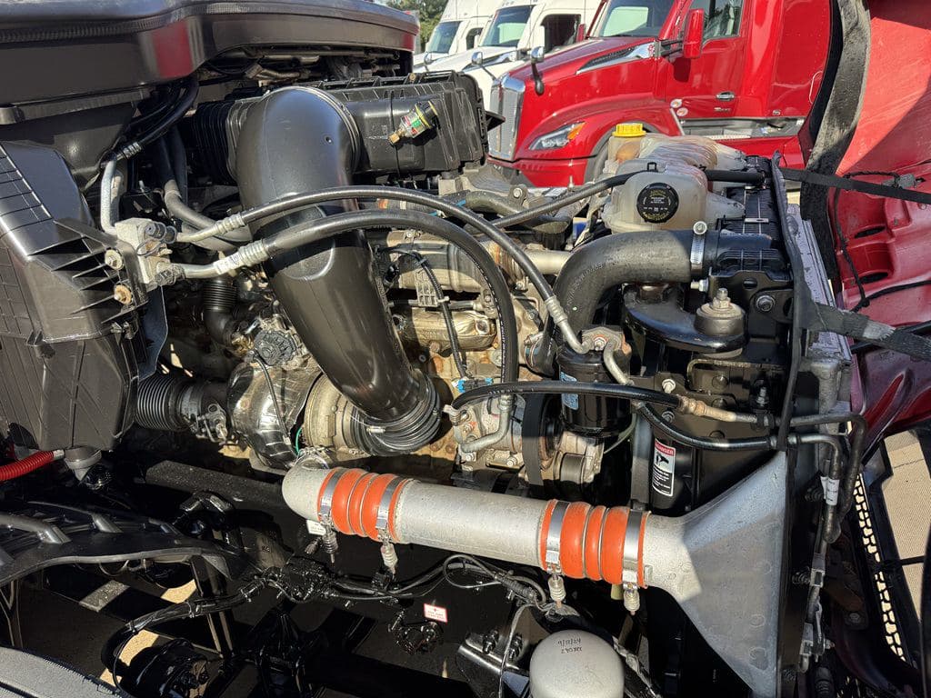 Used 2023 FREIGHTLINER PT126064ST image 7