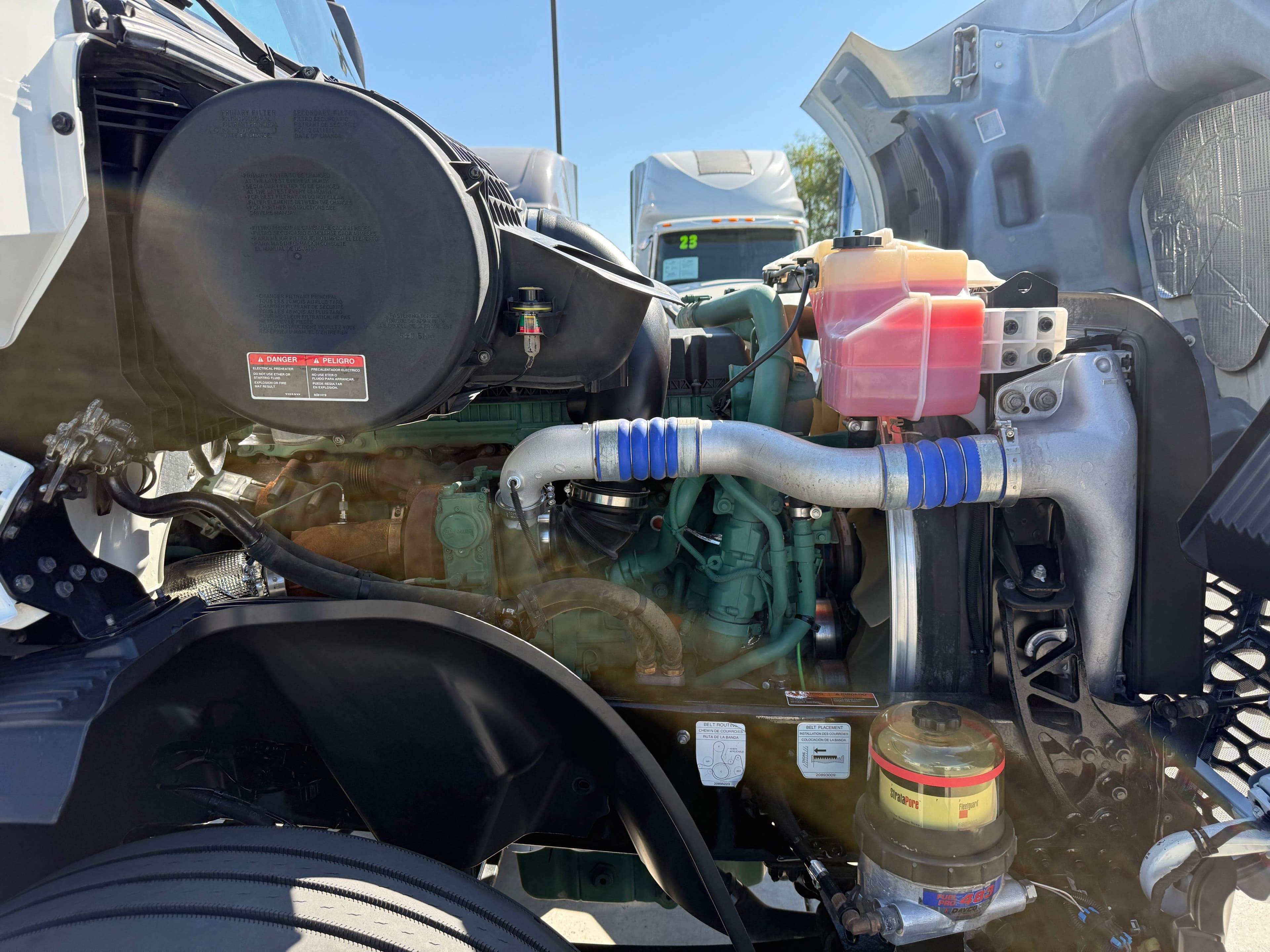 2019 Volvo VNL64T300 image 18