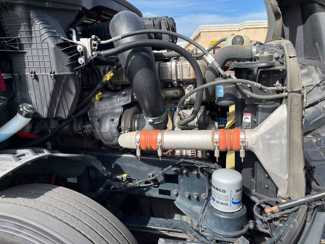 2020 Freightliner Cascadia 126 image 10