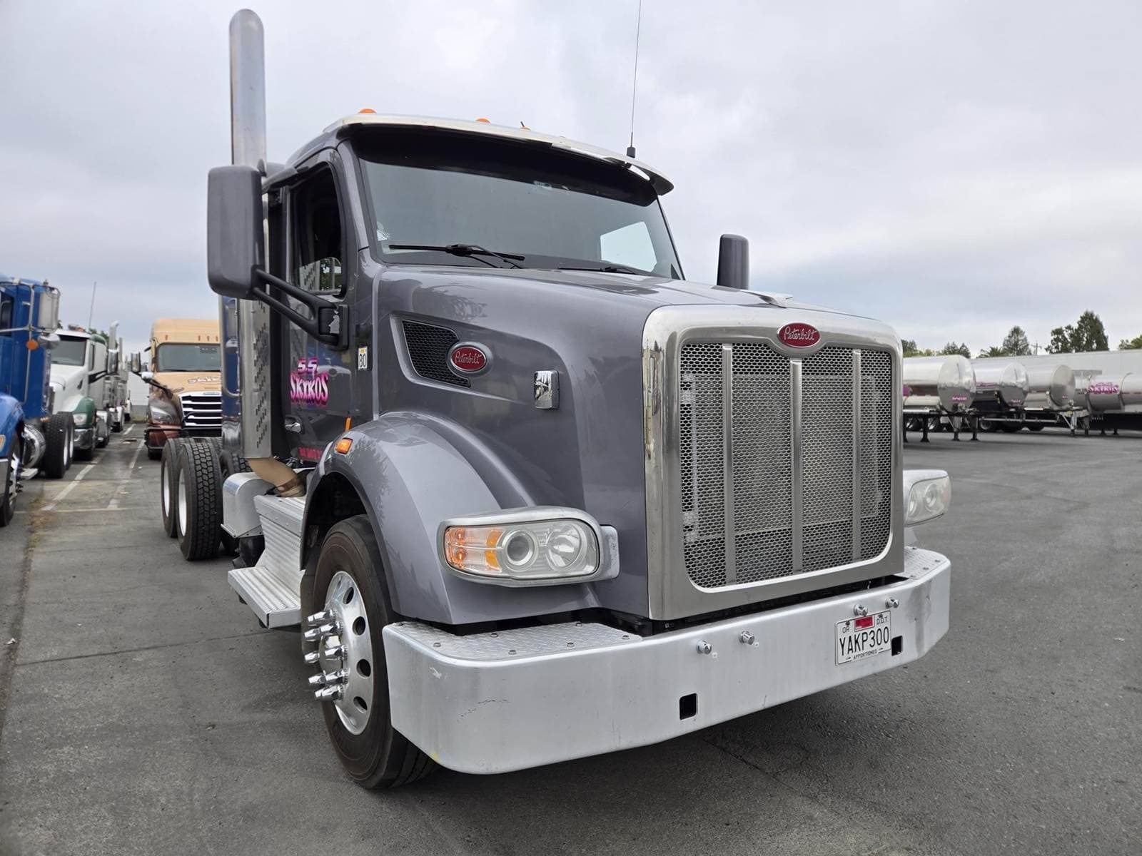 2020 Peterbilt 567 image 2