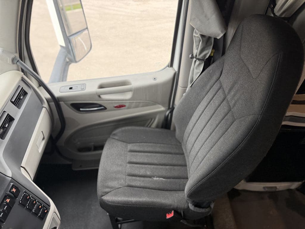 Used 2019 PETERBILT 579 image 21
