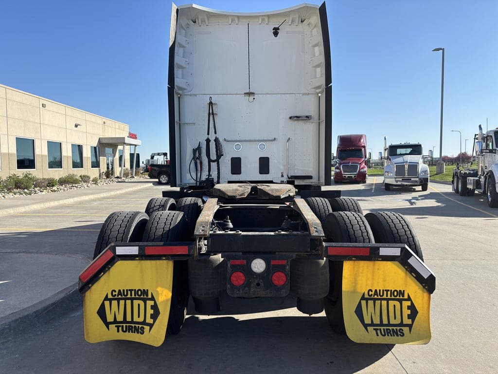 Used 2024 PETERBILT 579 image 5
