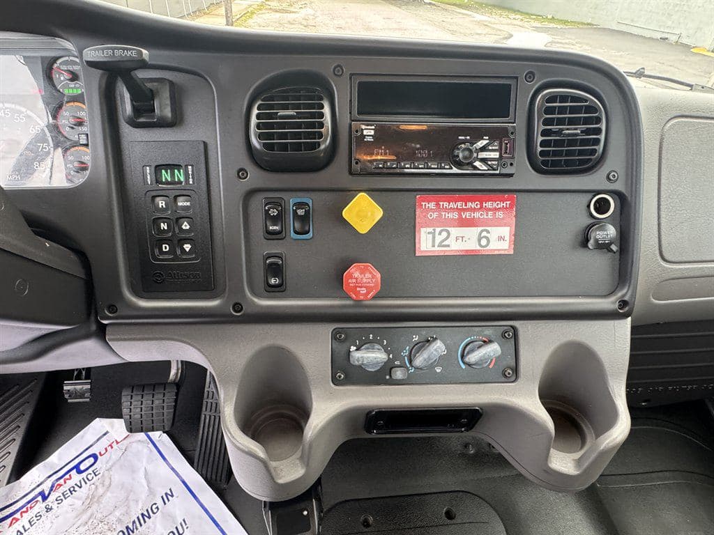 2018 Freightliner M2-106 image 59