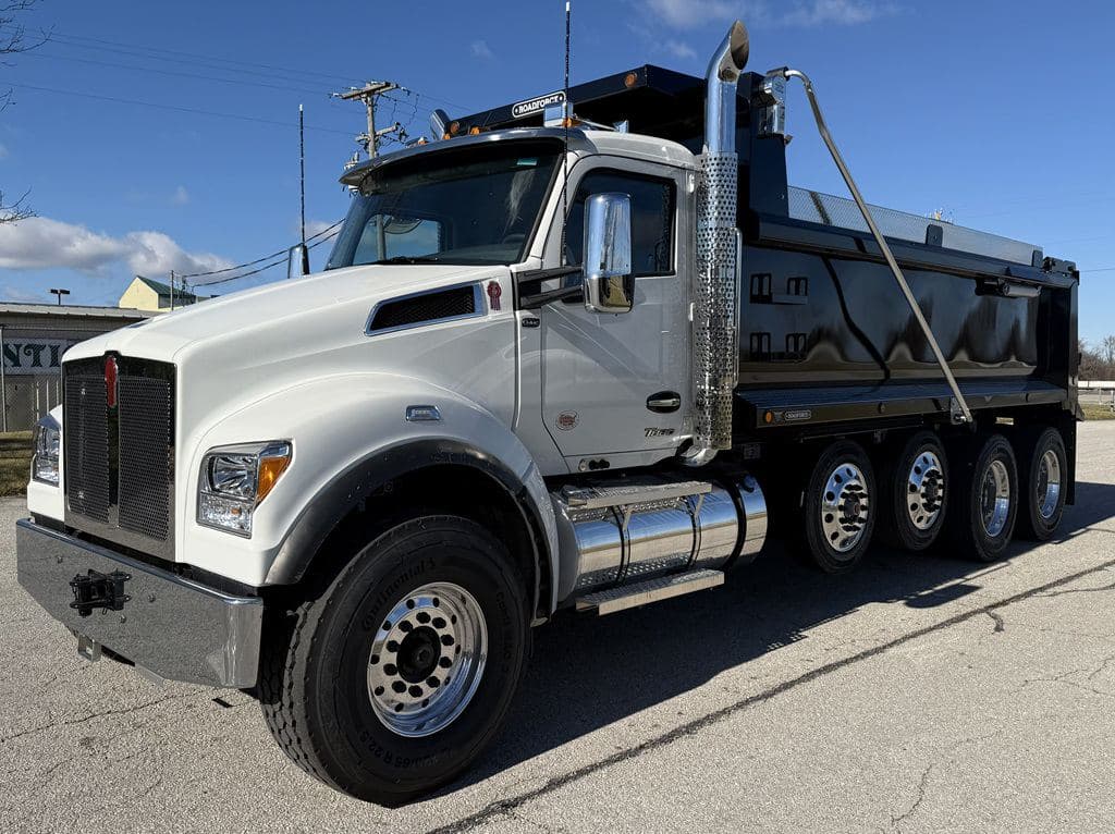 New 2026 KENWORTH T880S image 2