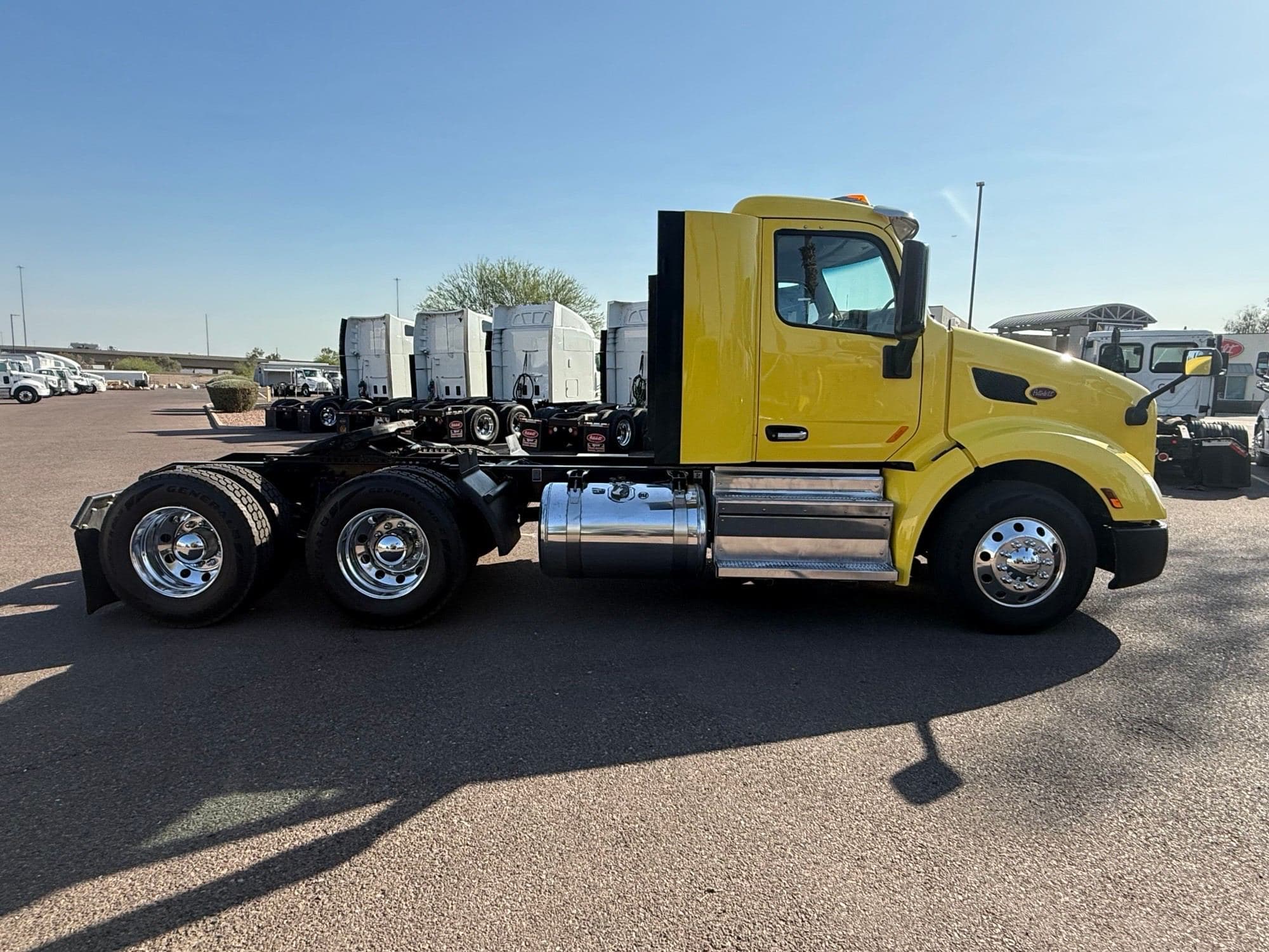 2021 Peterbilt 579 image 6
