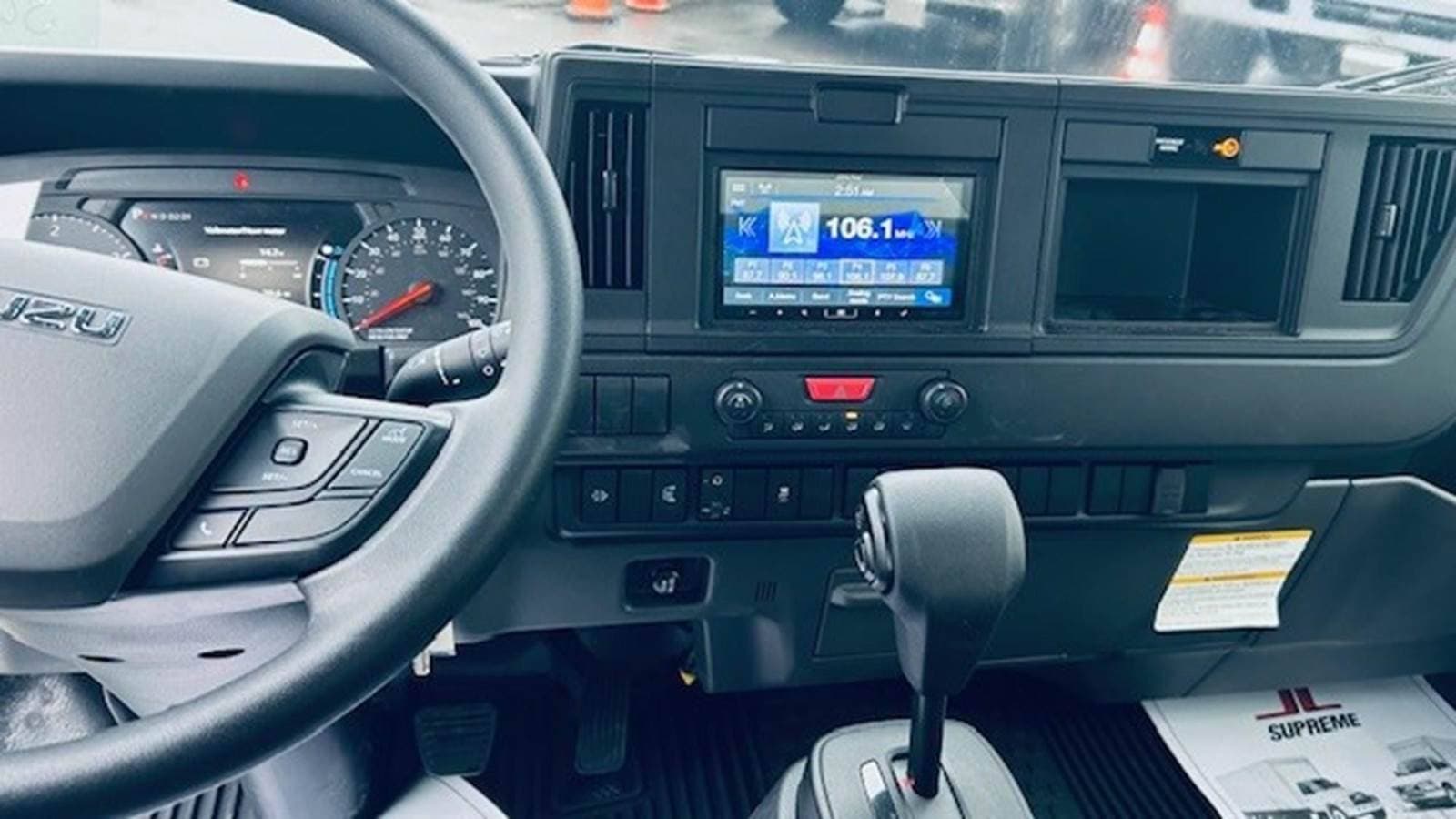 2025 Isuzu NPR-HD image 7