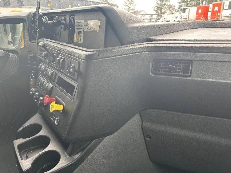 2023 International LT625 Sleeper Semi Truck - 73" Integral Sleeper, Cummins 450HP, 12 Speed Automatic image 7