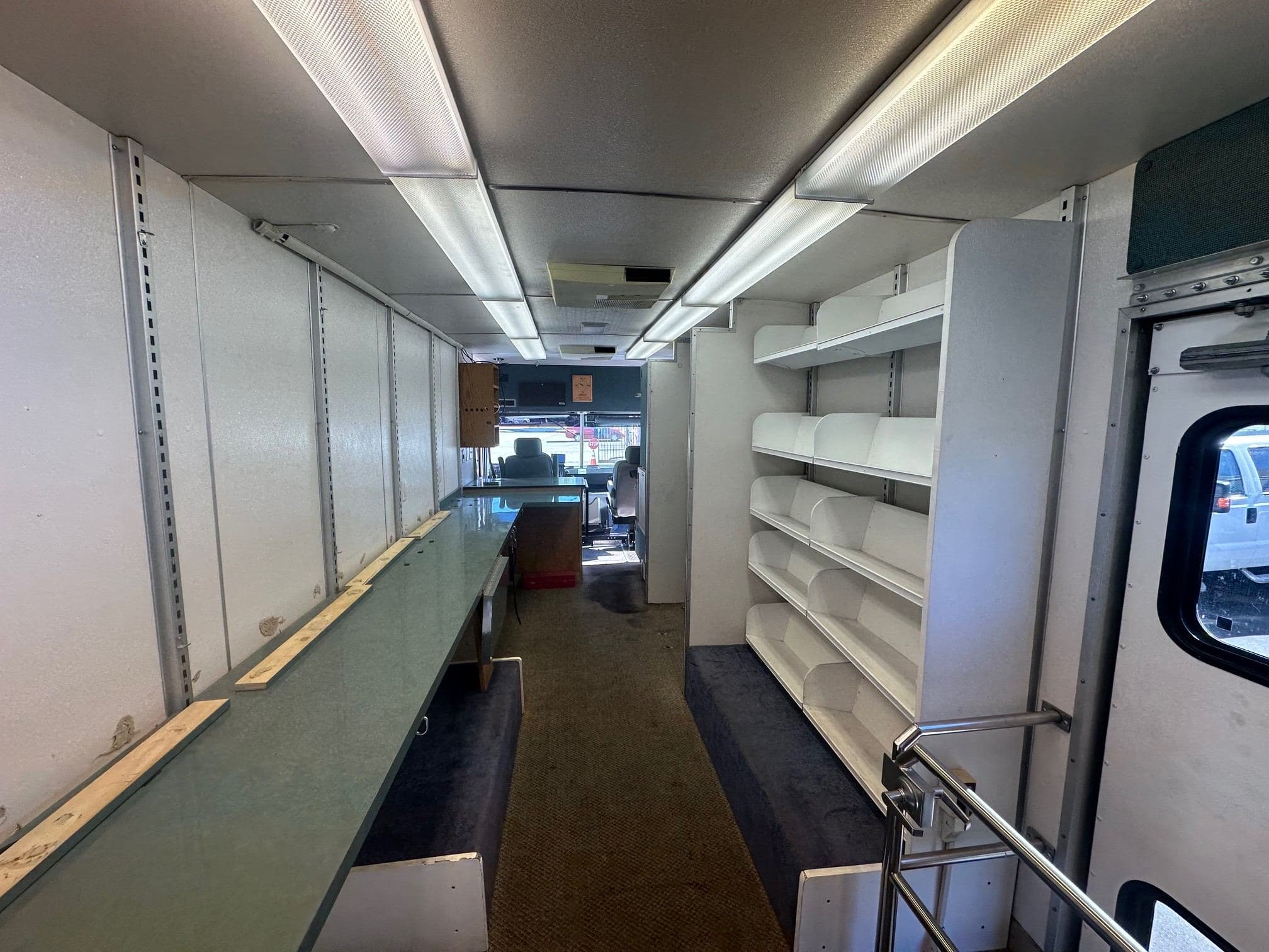 2002 WORKHORSE Step Van with Handicap Lift image 20