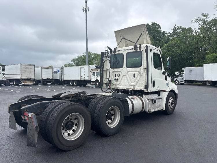 2018 Freightliner Cascadia image 8
