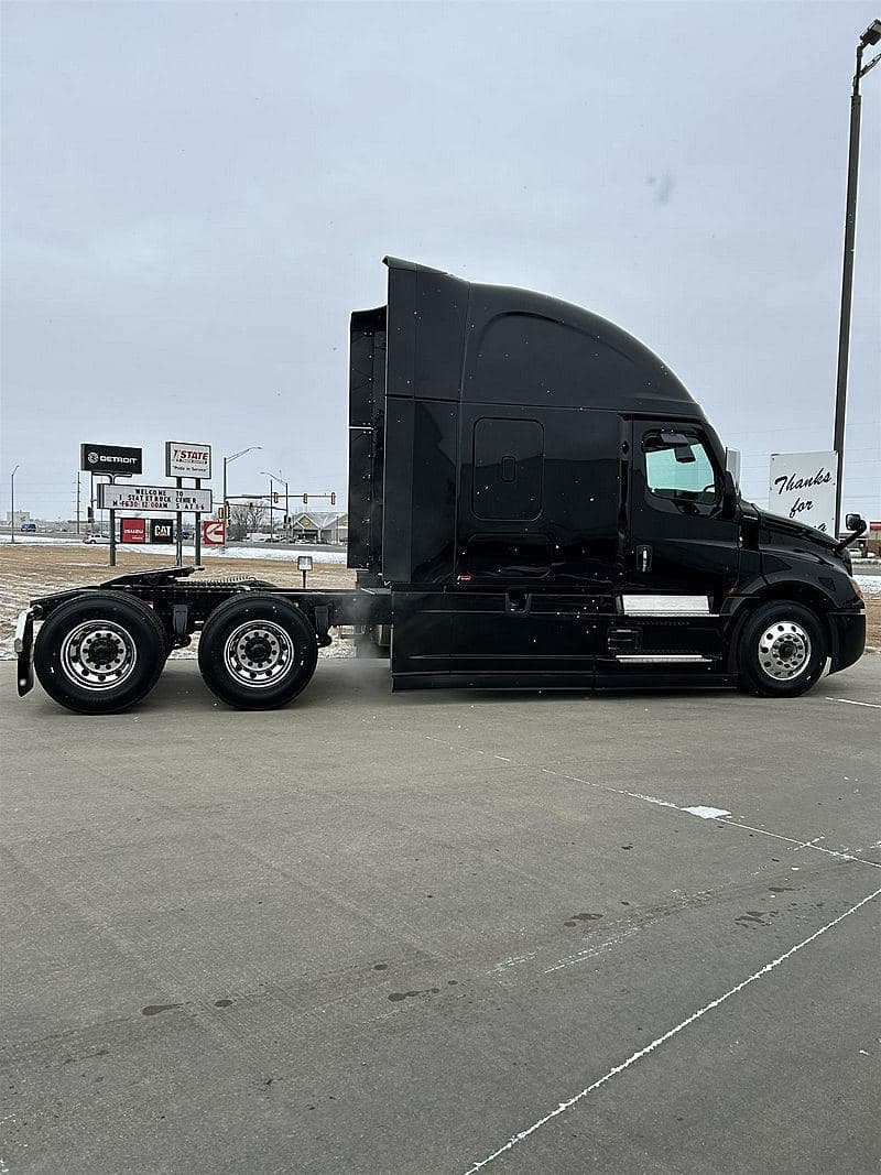 2026 Freightliner Cascadia 126 image 3