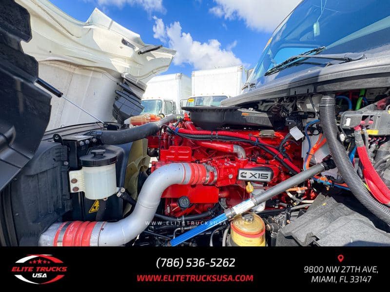 2022 International LT625 image 34