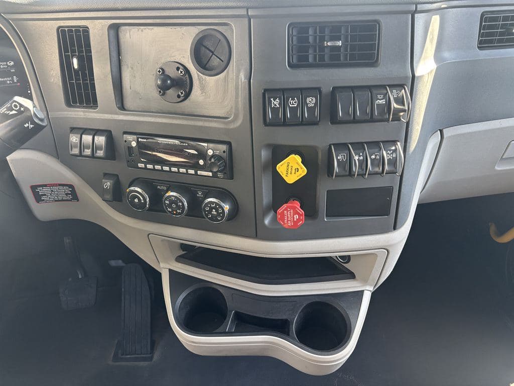 Used 2024 PETERBILT 579 image 18