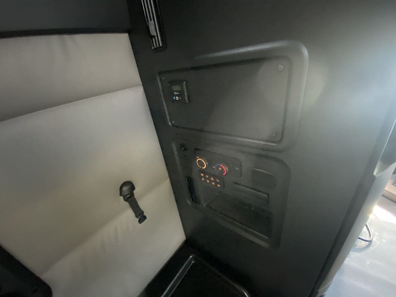 2020 Freightliner Cascadia image 16