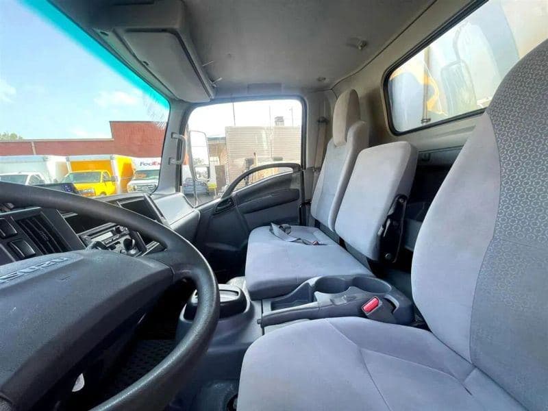 2019 Isuzu NPR image 11