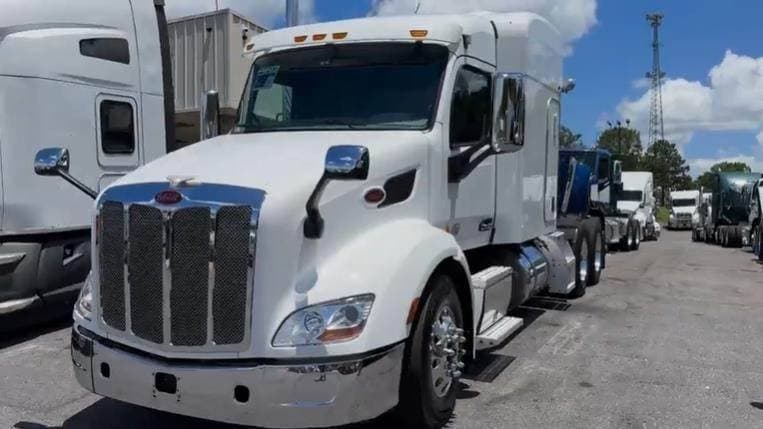 2019 Peterbilt 579 image 1