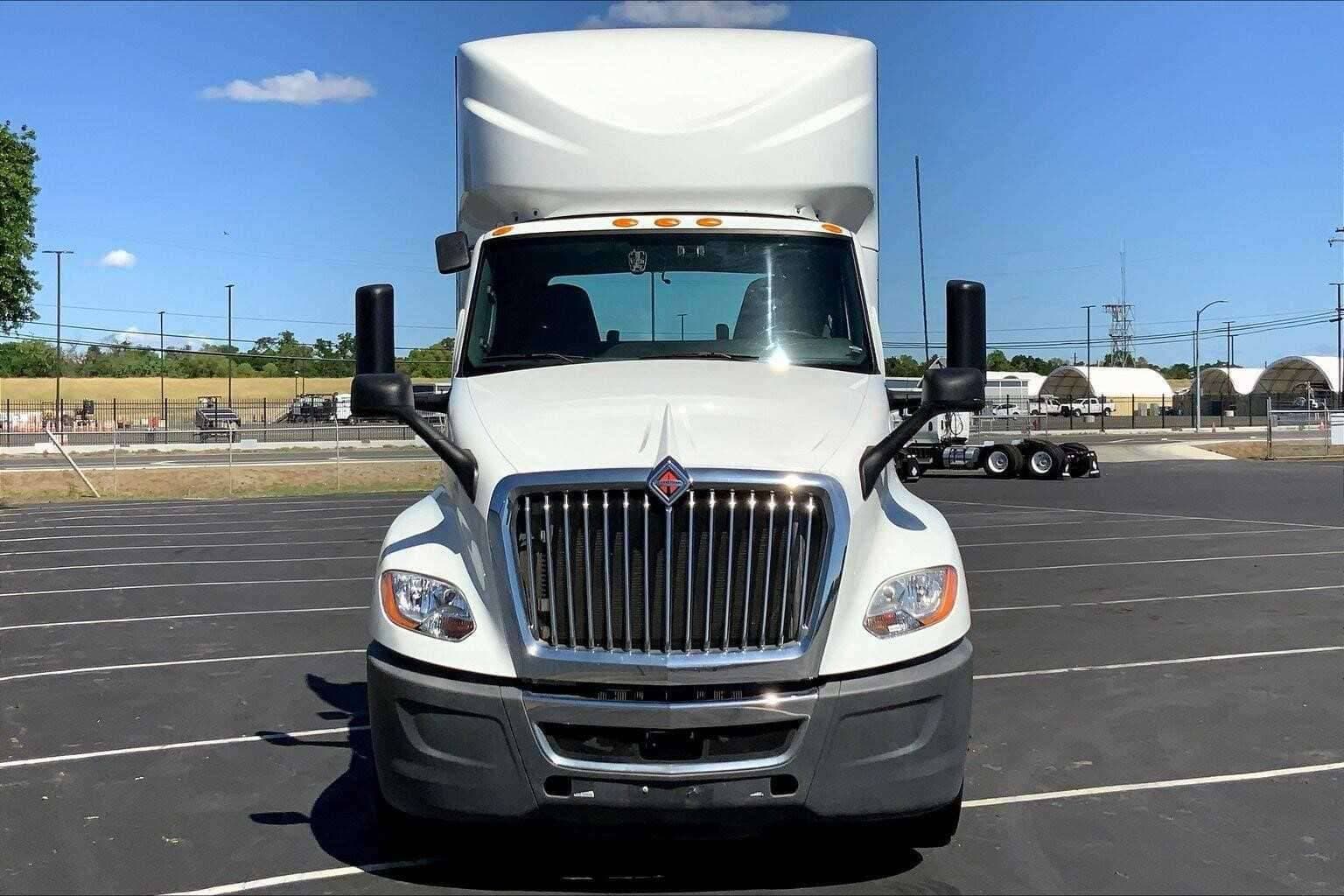 2020 International LT625 image 3