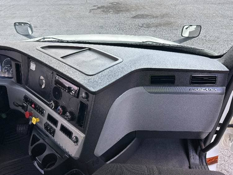 2018 Freightliner Cascadia image 7