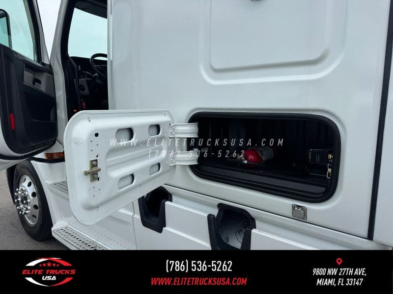 2022 Freightliner Cascadia image 35